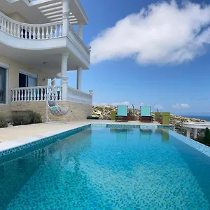 https://villa-ulyana-sithonia-athos-sea-view.hotelschalkidiki.net
