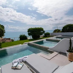https://white-suites-resort.hotelschalkidiki.net